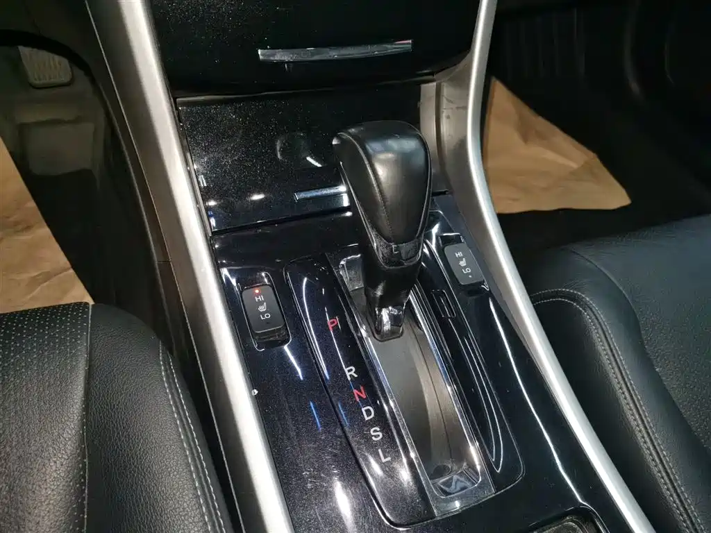 Honda Accord 2017 — фото 10