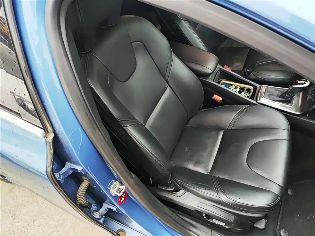 Volvo V40 2015 — фото 25