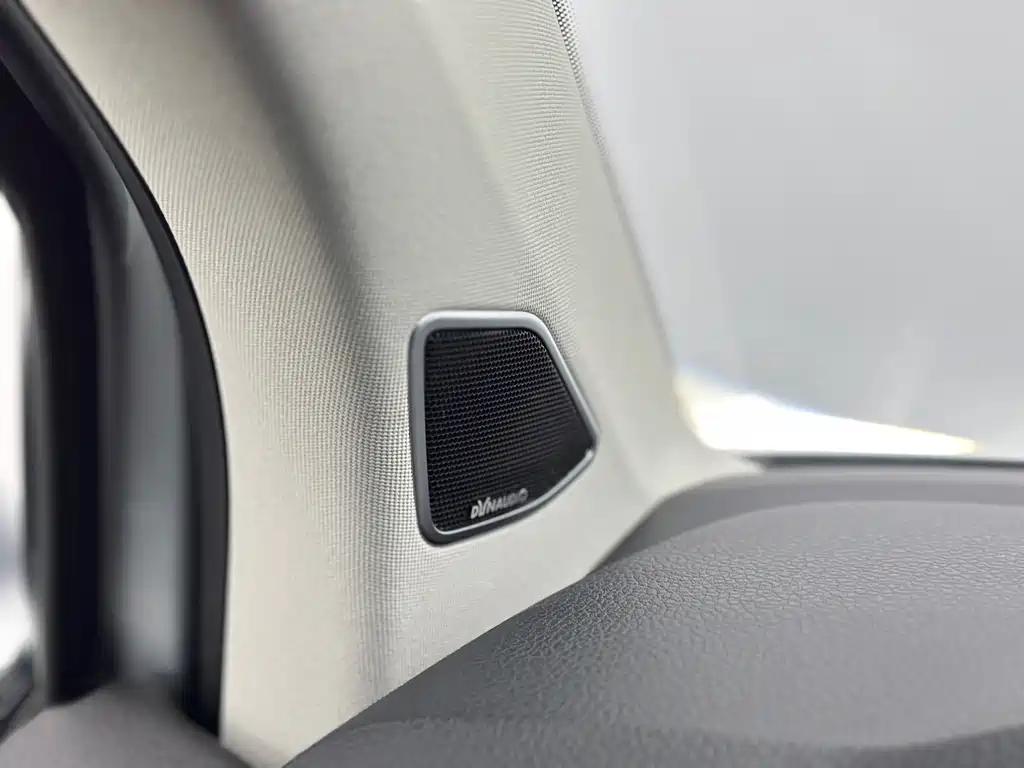 Volkswagen Multivan 2018 — фото 31