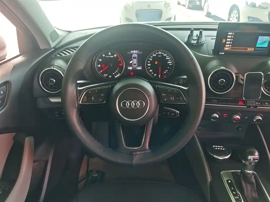 Audi A3 2018 — фото 11