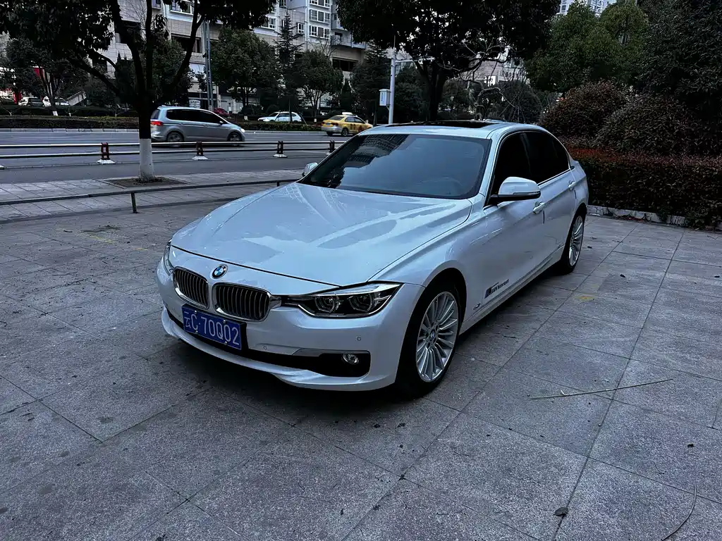 BMW 3 Series 2018 — фото 1