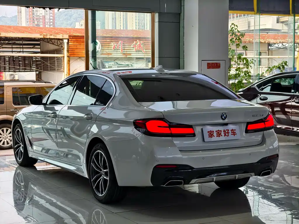 BMW 5 Series 2022 — фото 13