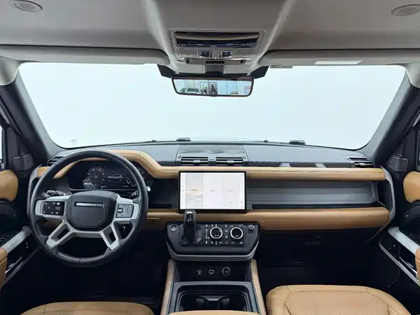 Land Rover Defender 2024