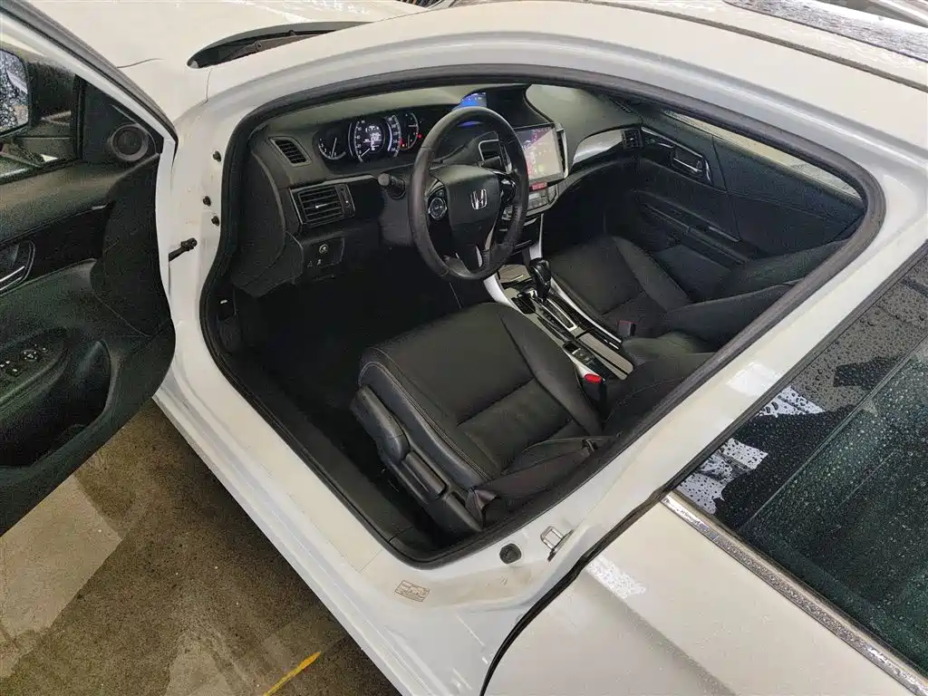 Honda Accord 2017 — фото 16
