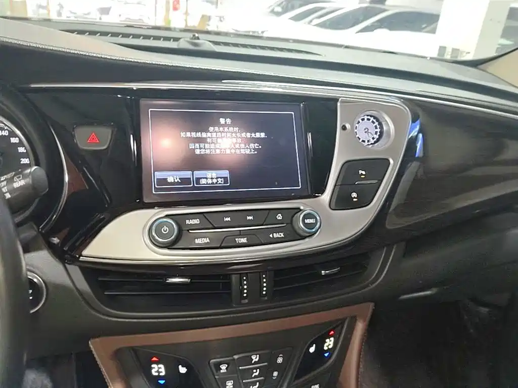 Buick Envision Plus 2017 — фото 13