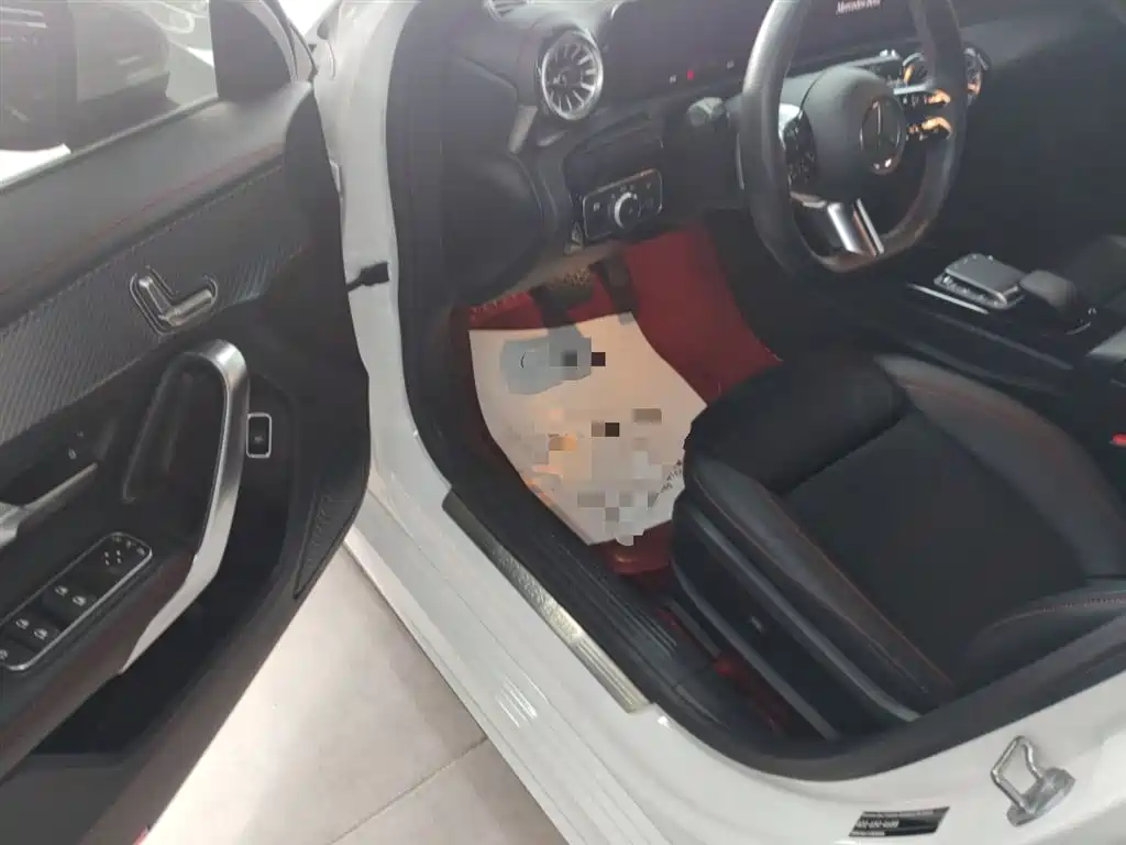 Mercedes-Benz A-Class 2023 — фото 16