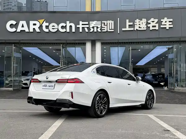 BMW 5 Series 2025