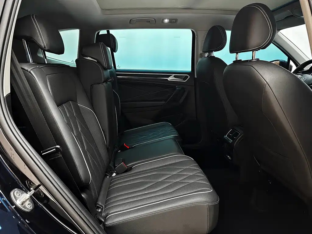 Volkswagen Tiguan L 2023 — фото 15