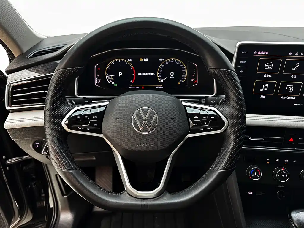 Volkswagen Tiguan L 2023 — фото 20