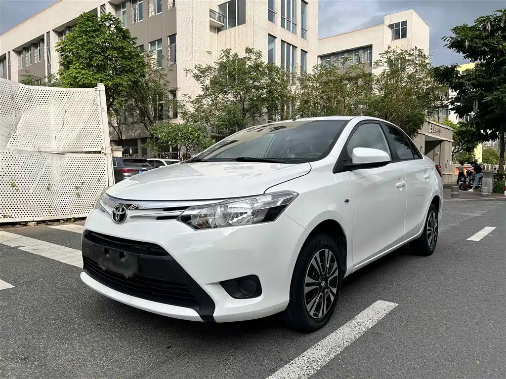 Toyota Vios 2015 — фото 1