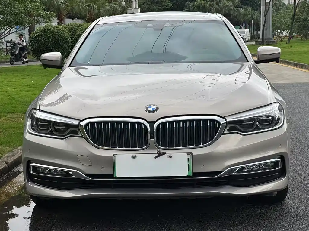 BMW 5 Series New Energy 2018 — фото 1