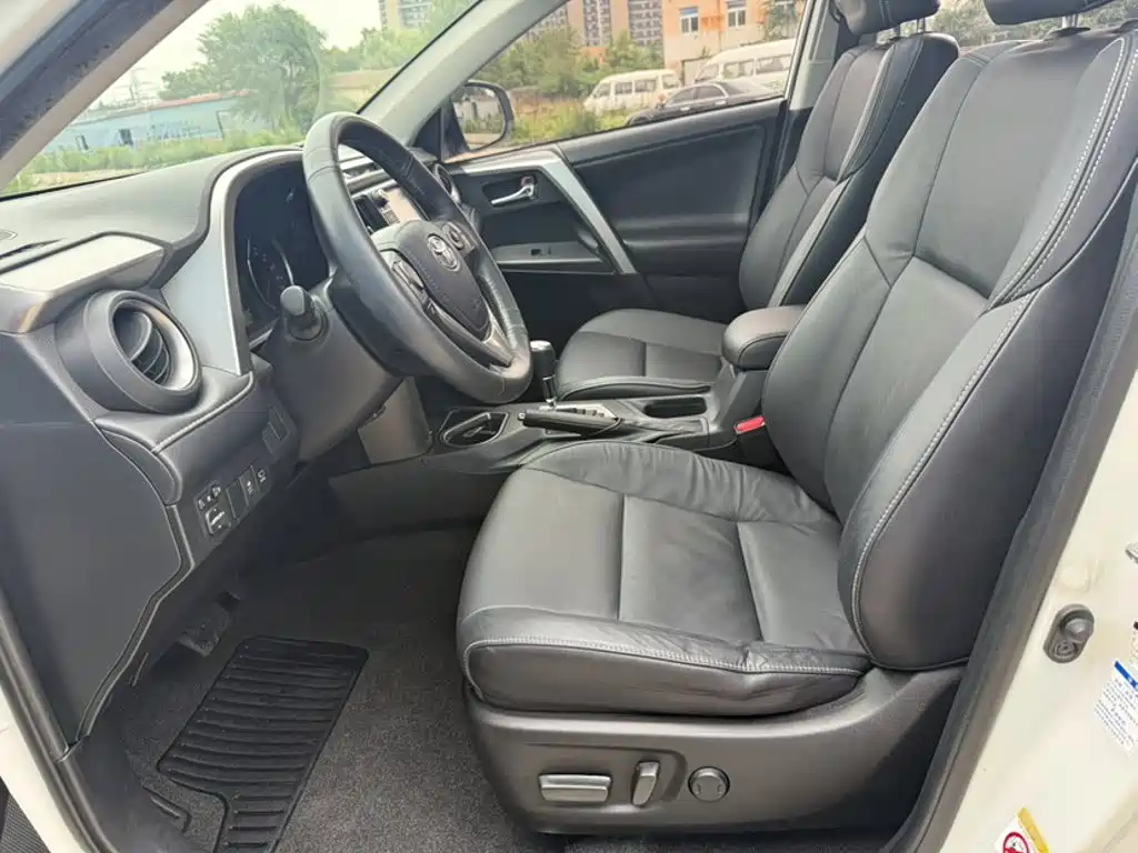 Toyota RAV4 2017 — фото 10