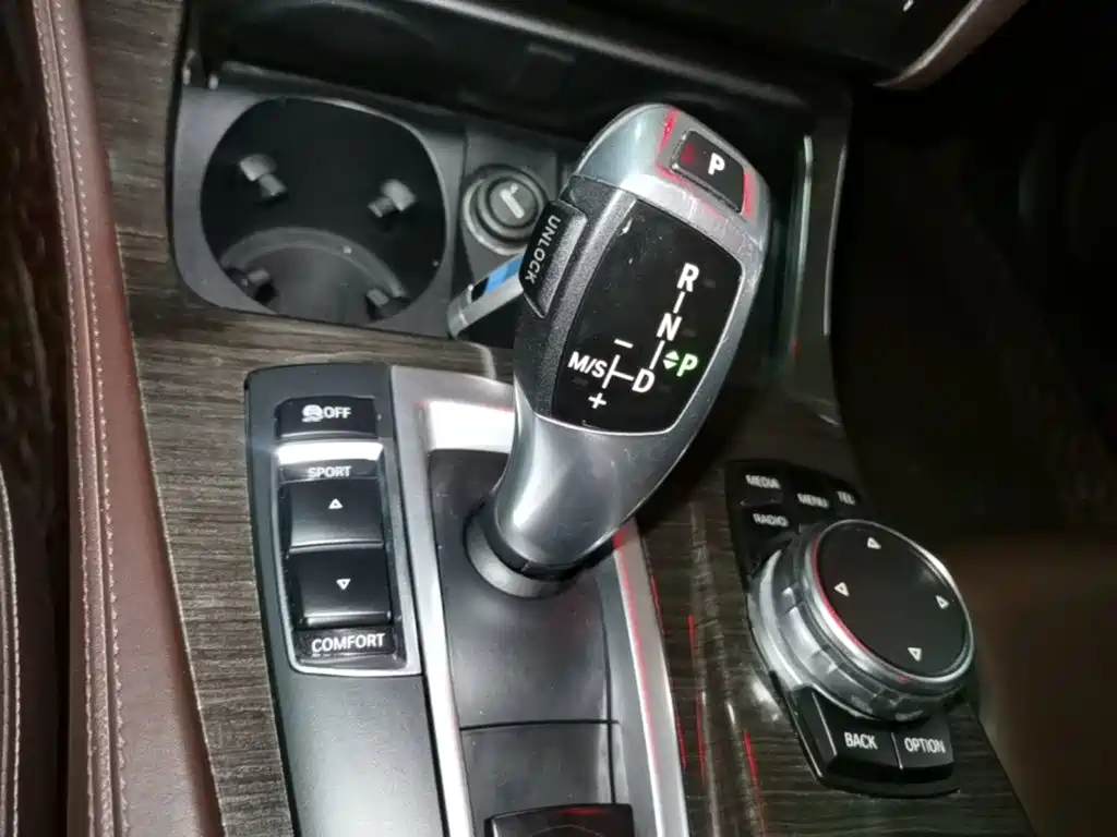 BMW 5 Series 2016 — фото 14