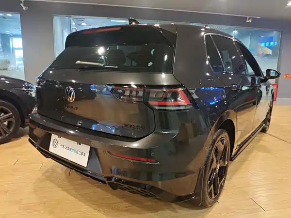 Volkswagen Golf 2025