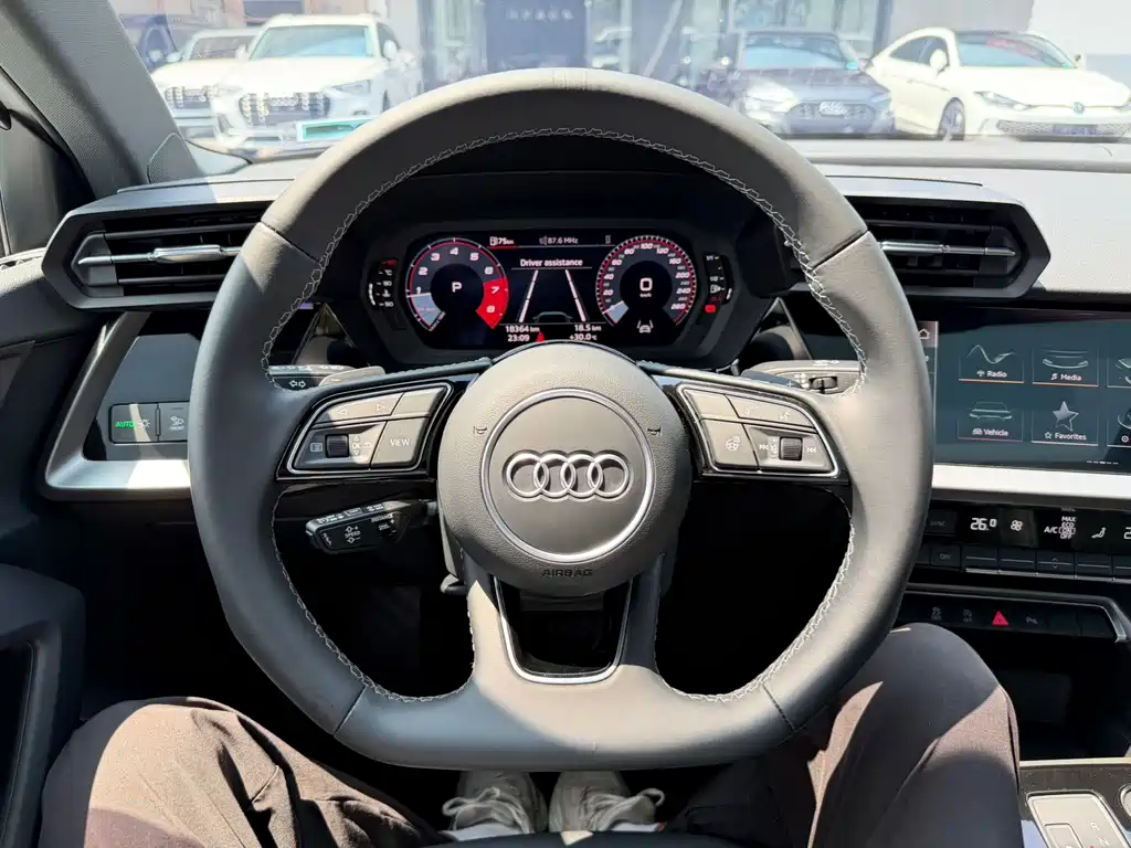 Audi A3 2023 — фото 12