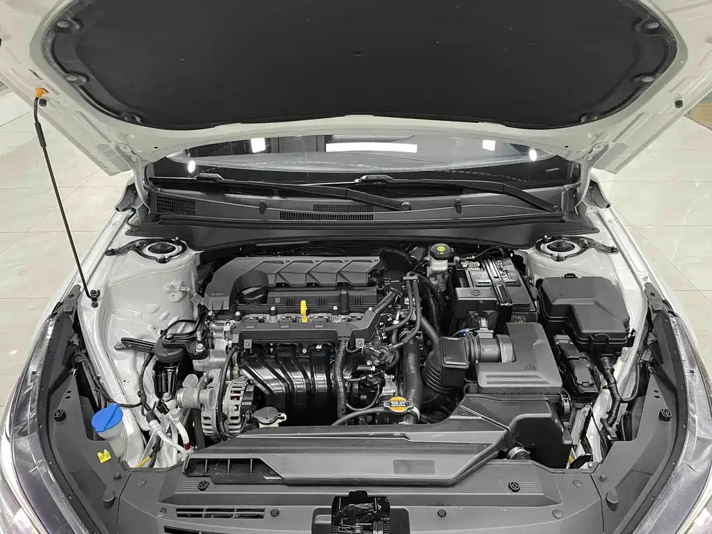 Hyundai Elantra 2023 — фото 17