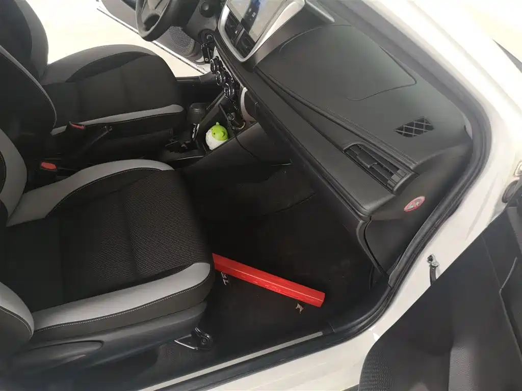 Toyota Yaris L 2020 — фото 20