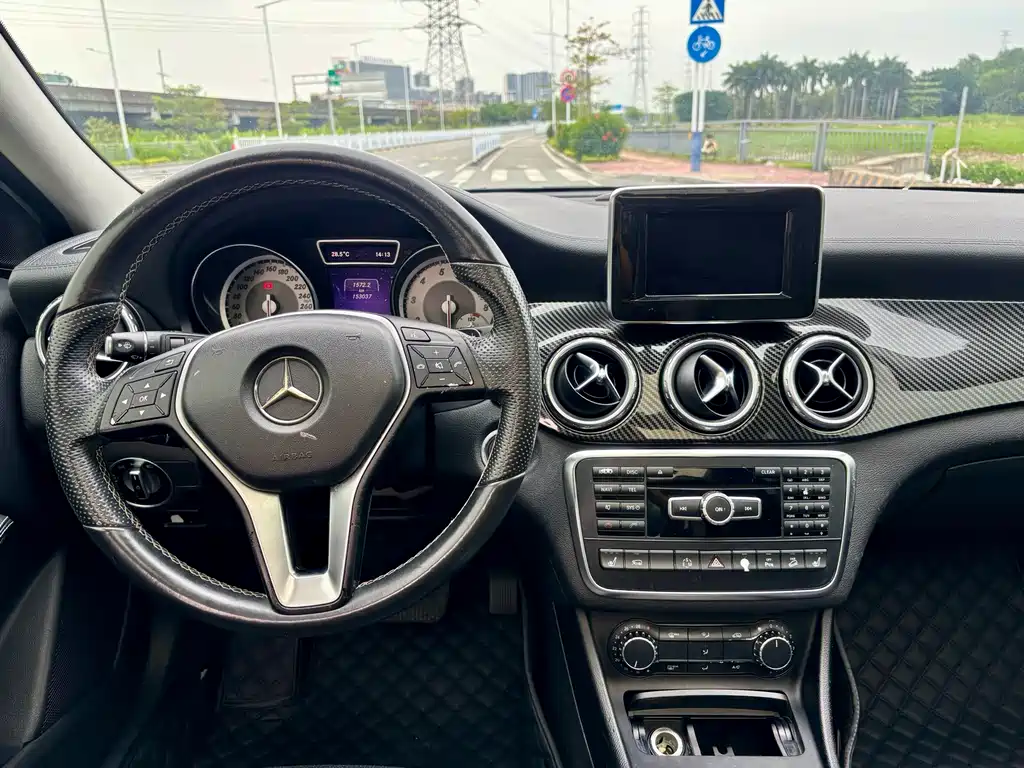 Mercedes-Benz GLA 2015 — фото 12