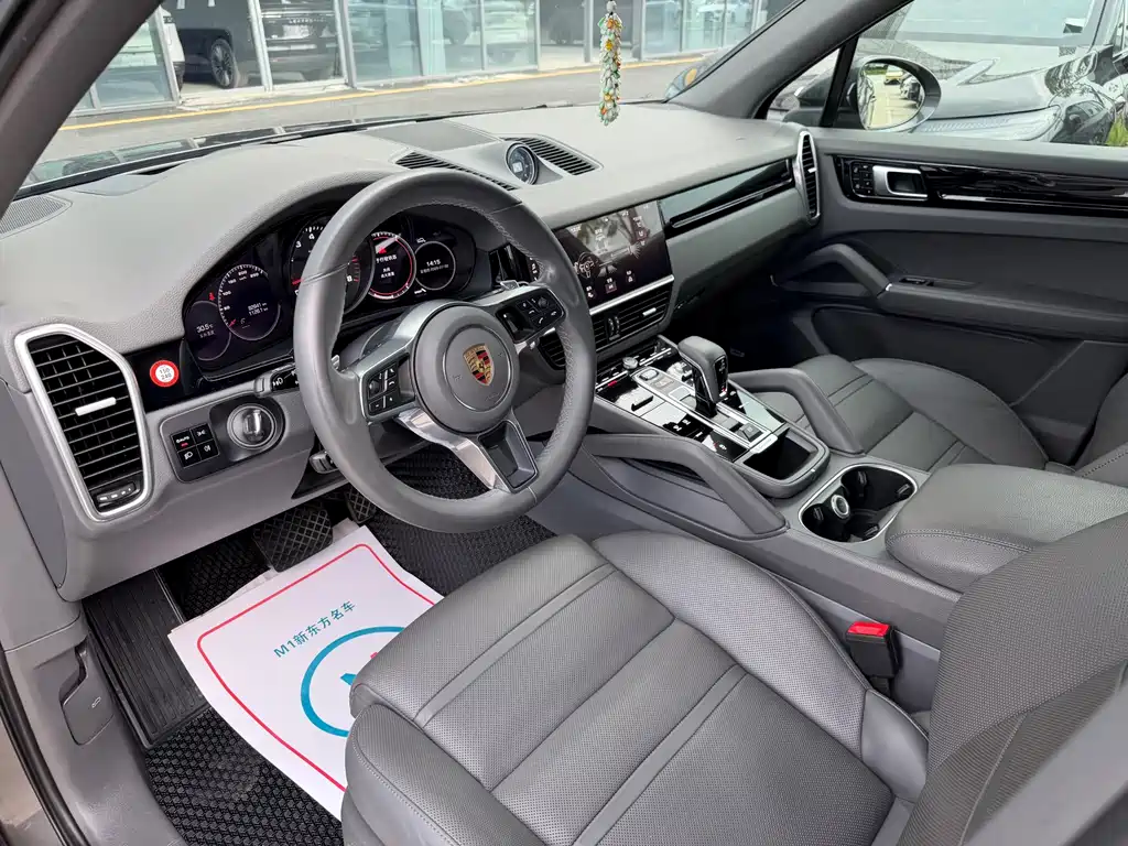 Porsche Cayenne 2021