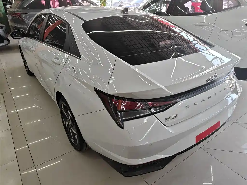 Hyundai Elantra 2021 — фото 23