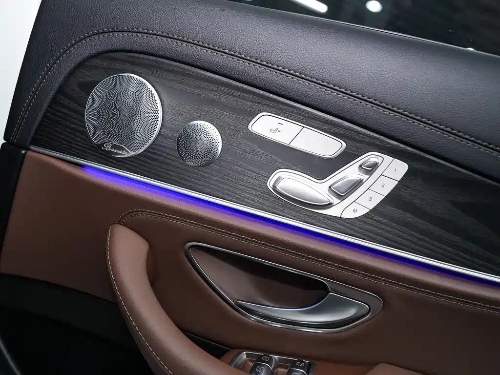 Mercedes-Benz E-Class 2021 — фото 13