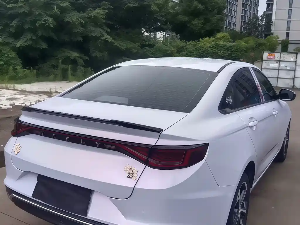 Geely Emgrand L 2022 — фото 15