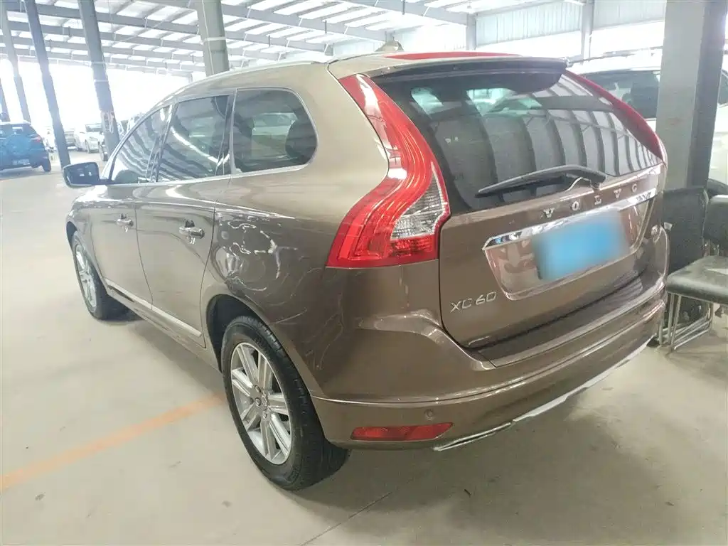 Volvo XC60 2016 — фото 23