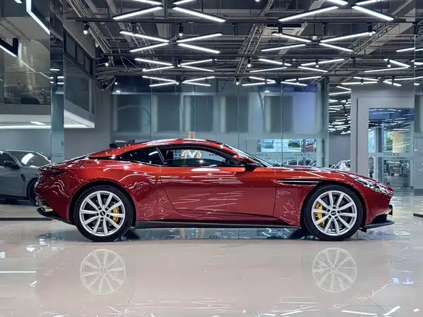 Aston Martin DB11 2020