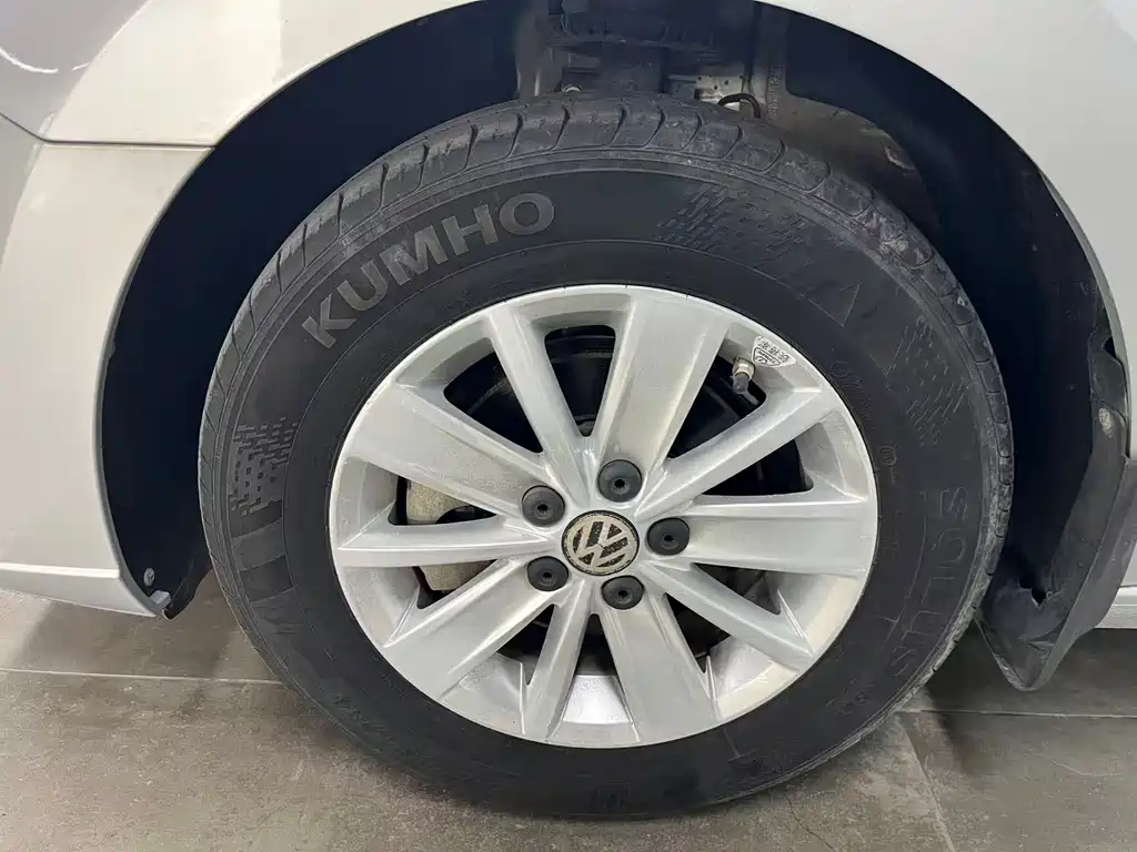 Volkswagen Jetta 2017 — фото 10