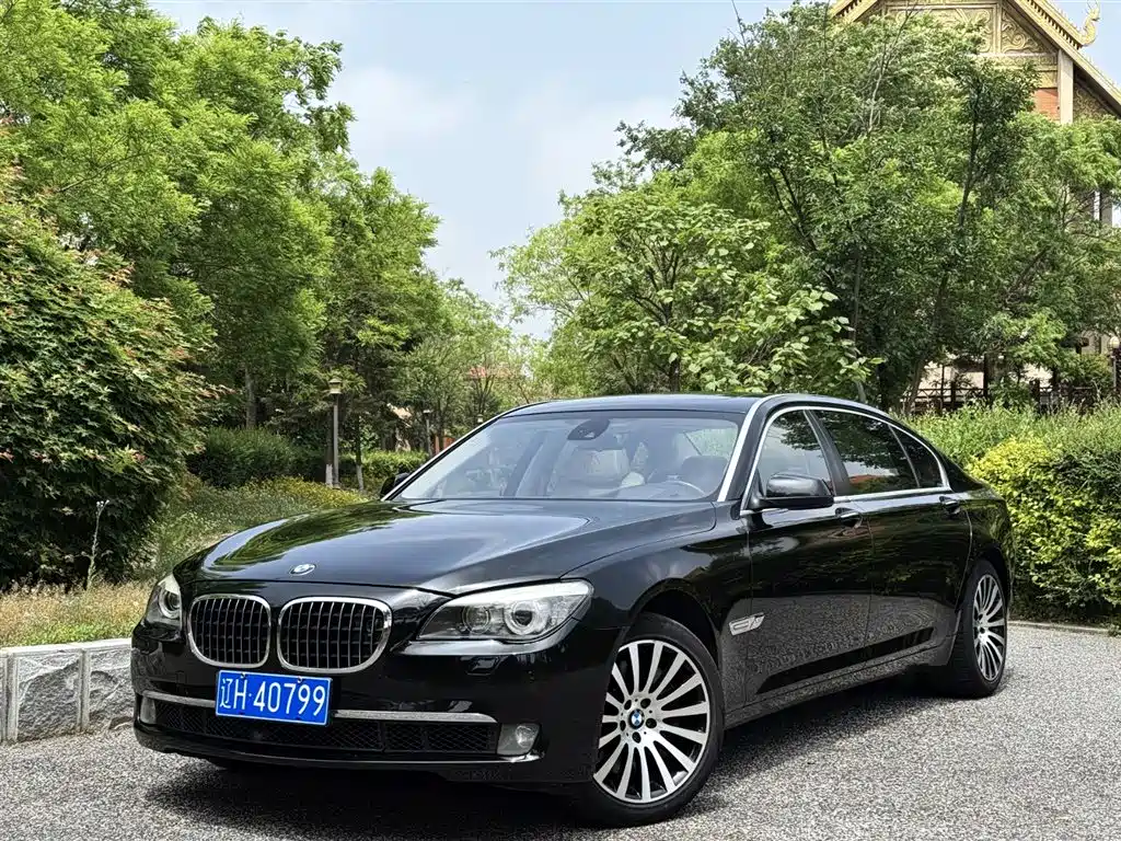 BMW 7 Series 2012 — фото 1
