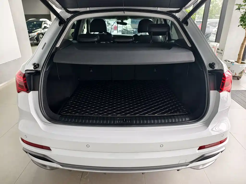 Audi Q3 2021 — фото 15