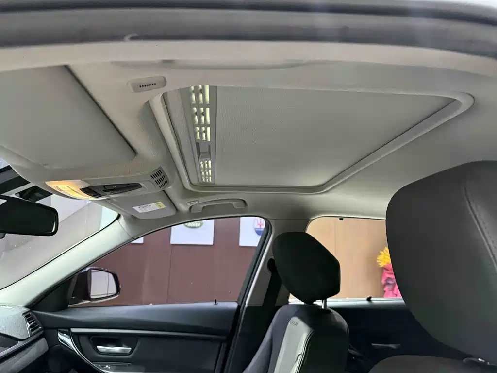 BMW 3 Series 2017 — фото 15
