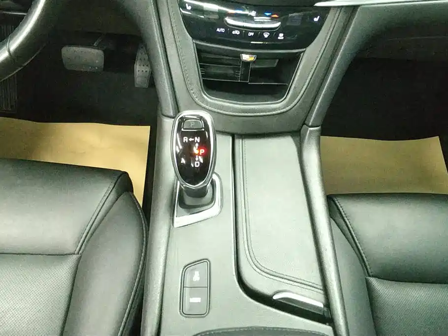 Cadillac XT5 2018 — фото 16