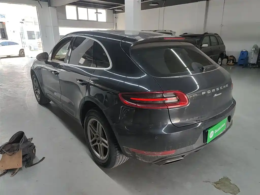 Porsche Macan 2017 — фото 23