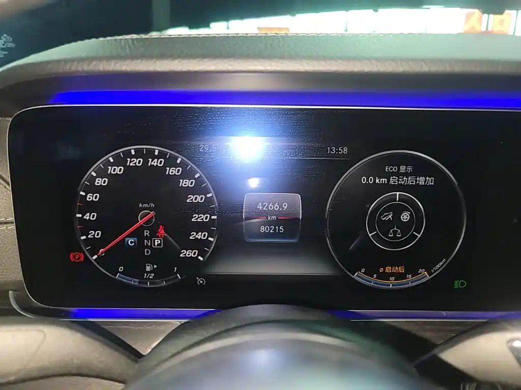 Mercedes-Benz E-Class 2019 — фото 12