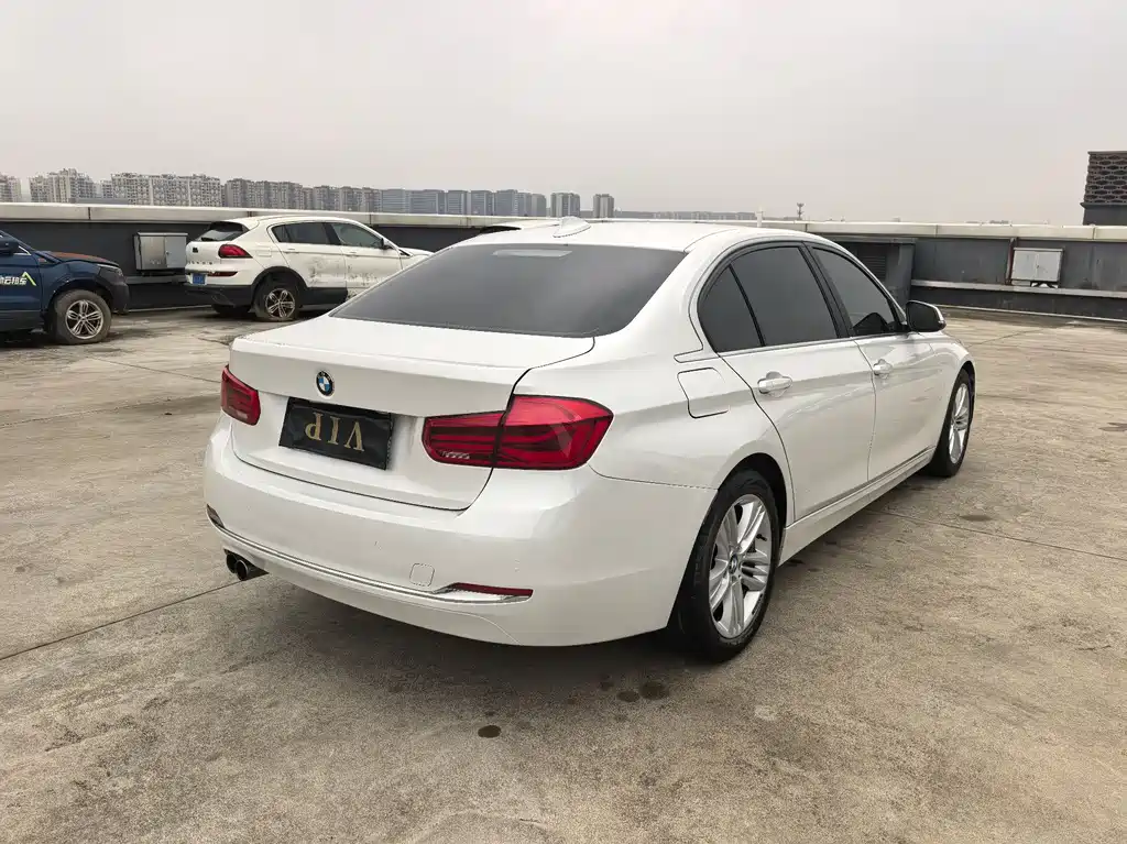 BMW 3 Series 2017 — фото 14