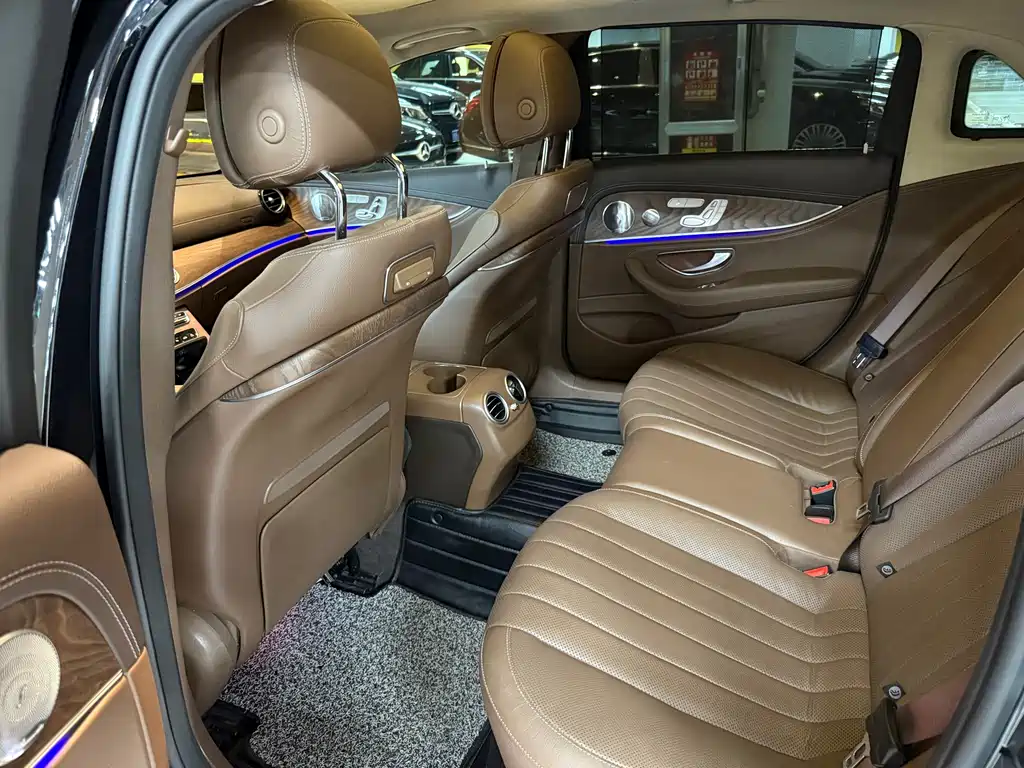 Mercedes-Benz E-Class 2020 — фото 21