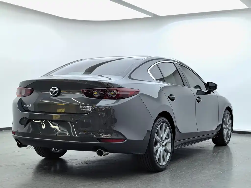 Mazda 3 Axela 2024 — фото 4