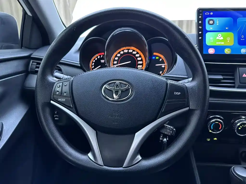 Toyota Yaris L 2023 — фото 9