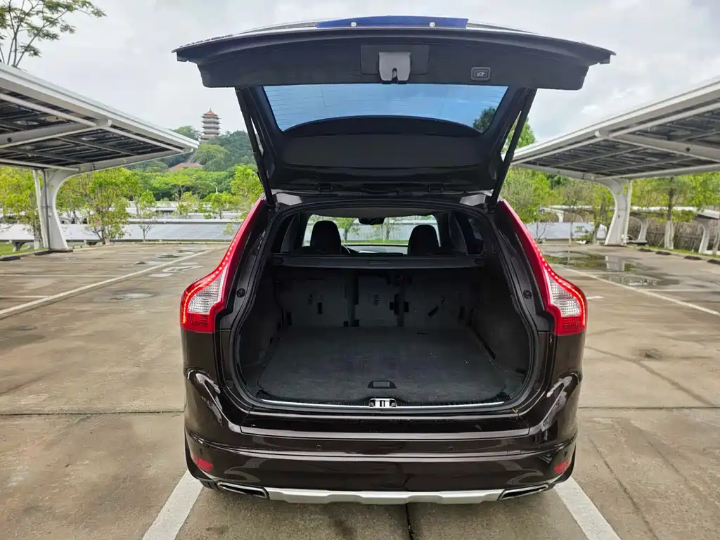 Volvo XC60 2017 — фото 15