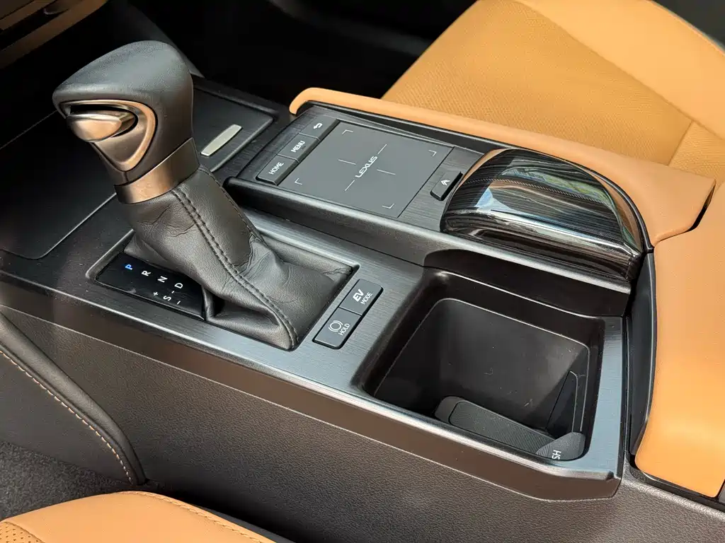 Lexus ES 2022 — фото 13