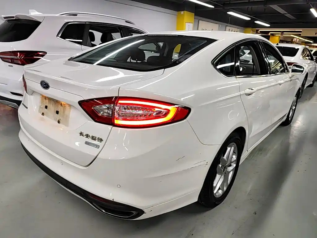 Ford Mondeo 2015 — фото 7