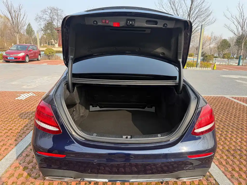 Mercedes-Benz E-Class 2019 — фото 17