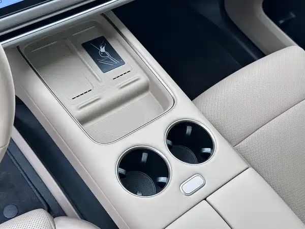 Li Auto i8 2025