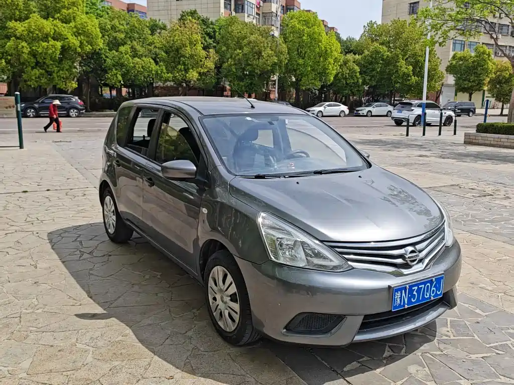 Nissan Livina 2018 — фото 3