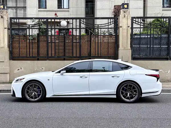 Lexus LS 2020