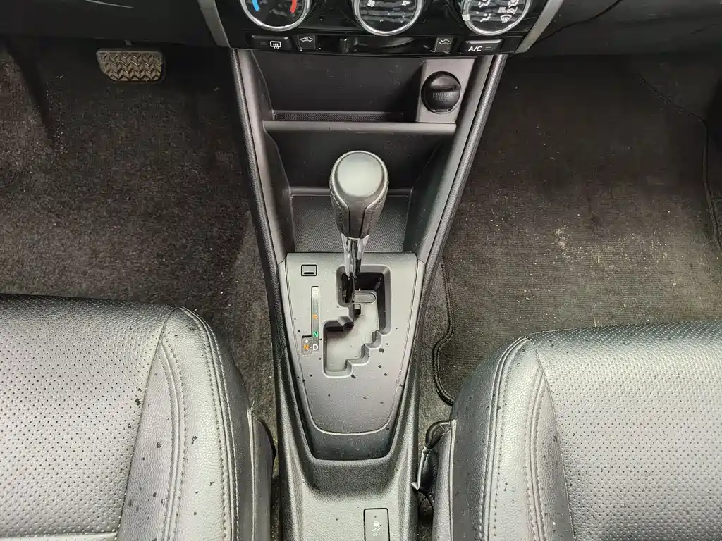 Toyota Yaris L 2017 — фото 12