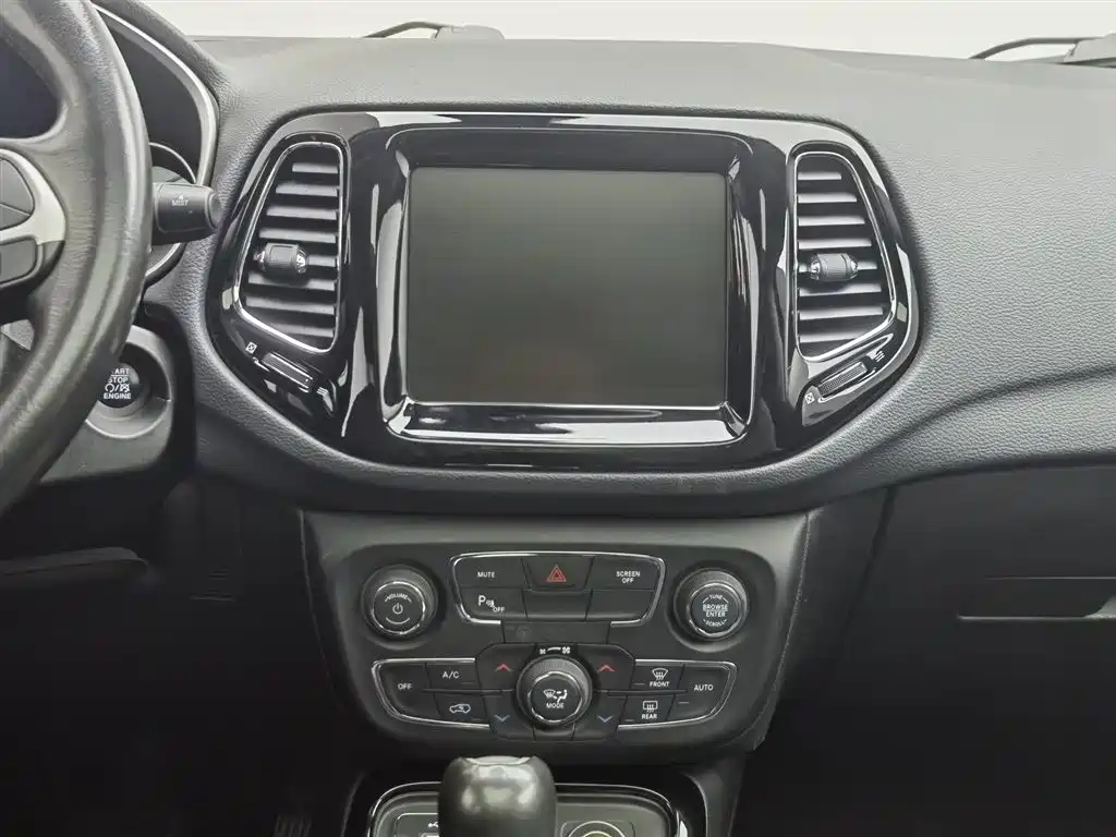 Jeep Compass 2018 — фото 12
