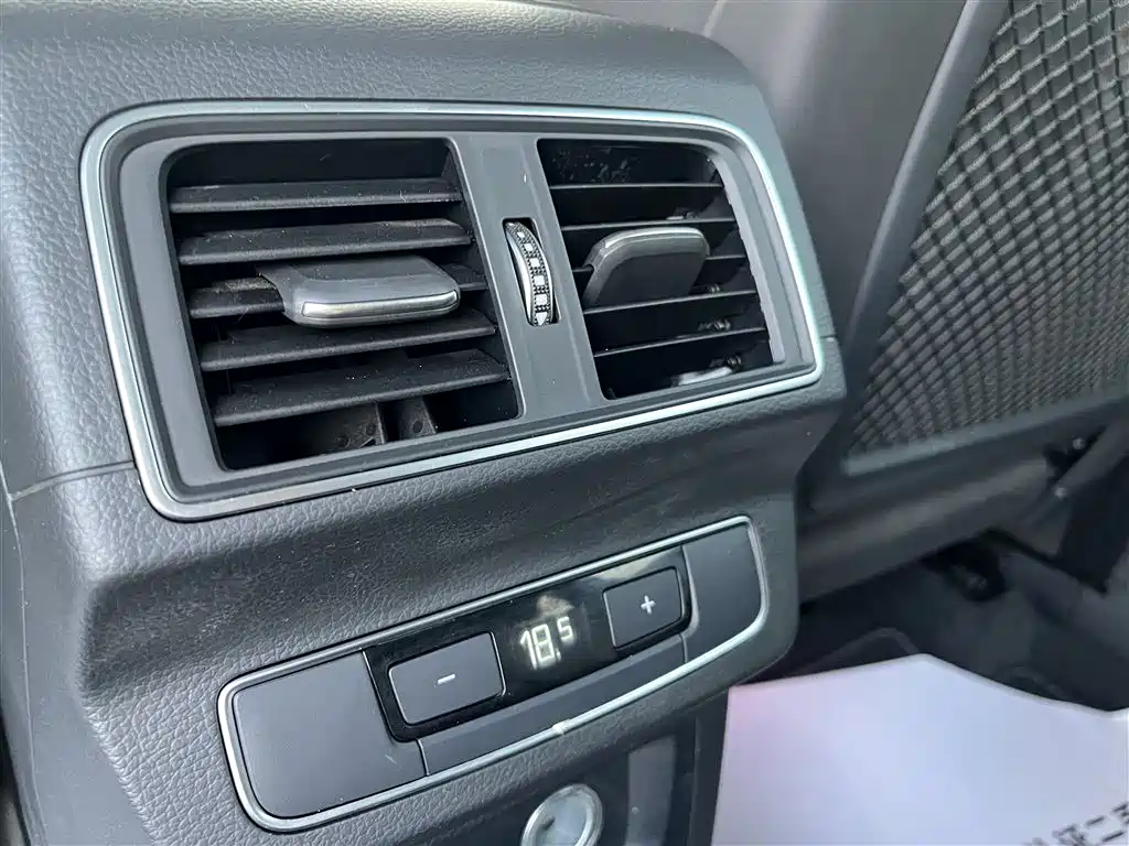 Audi Q5L 2023 — фото 20
