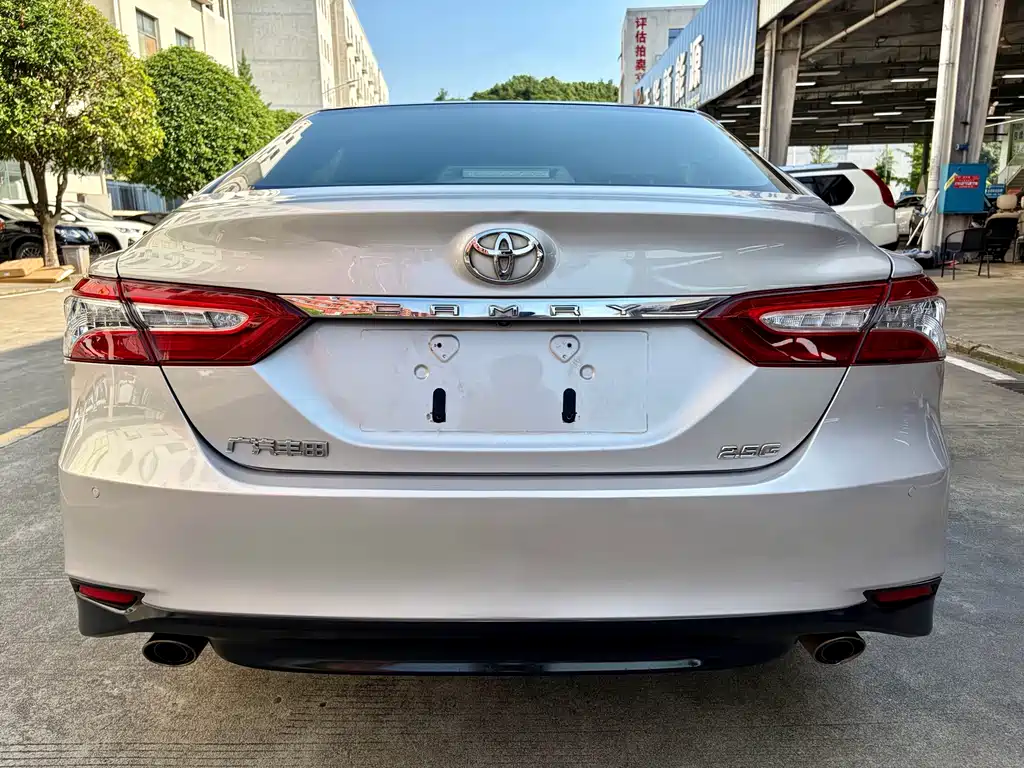 Toyota Camry 2019 — фото 17